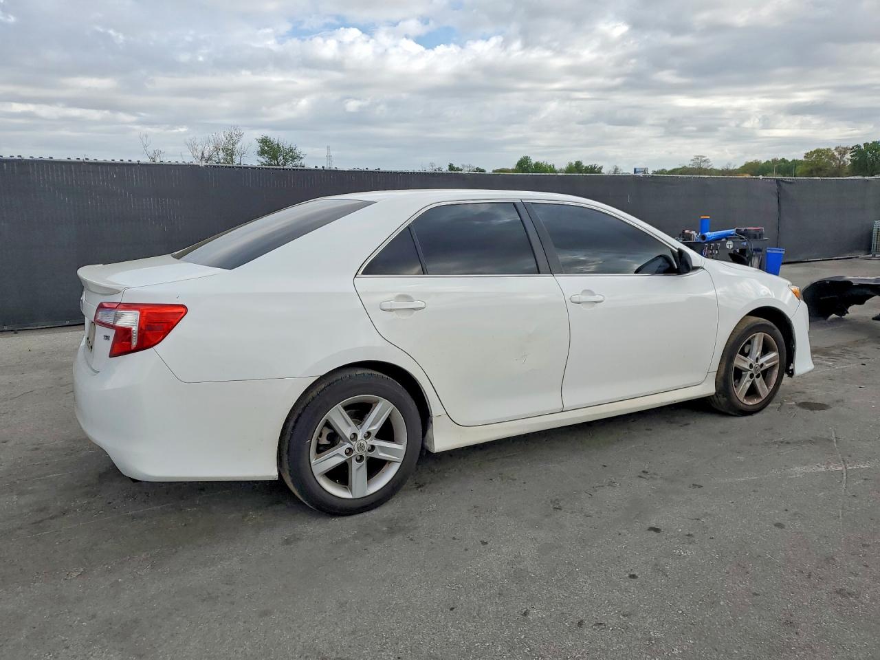 2012 TOYOTA CAMRY SE photo 5