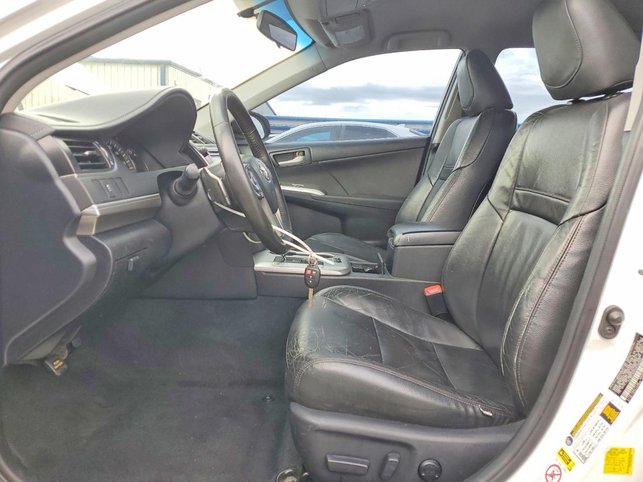 2012 TOYOTA CAMRY SE photo 13