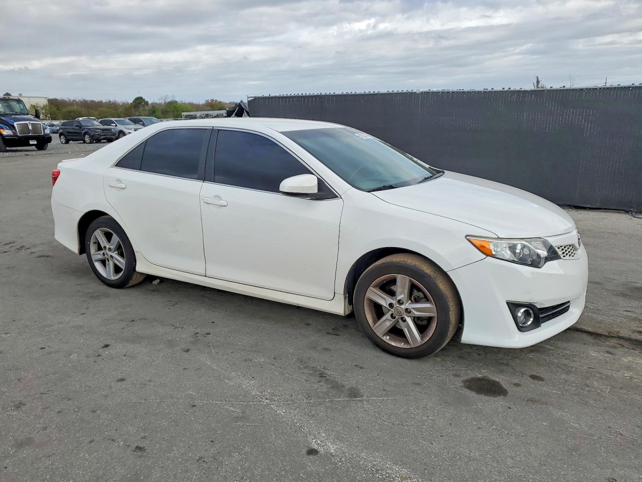 2012 TOYOTA CAMRY SE photo 7