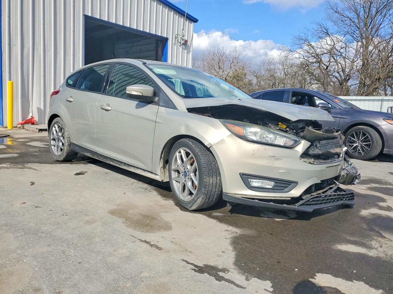 2015 FORD FOCUS SE photo 4