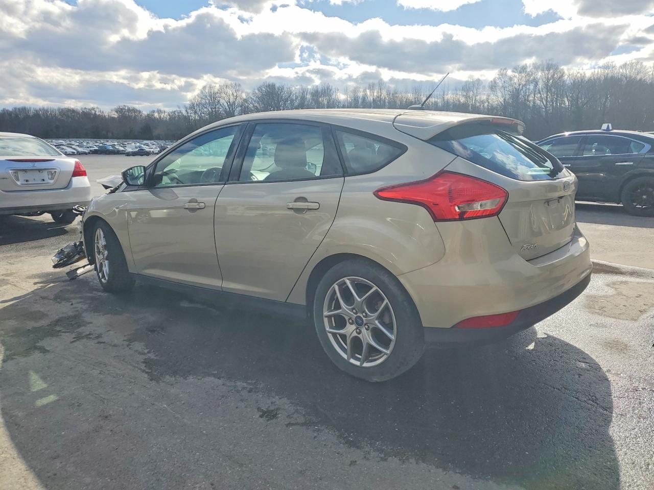 2015 FORD FOCUS SE photo 2