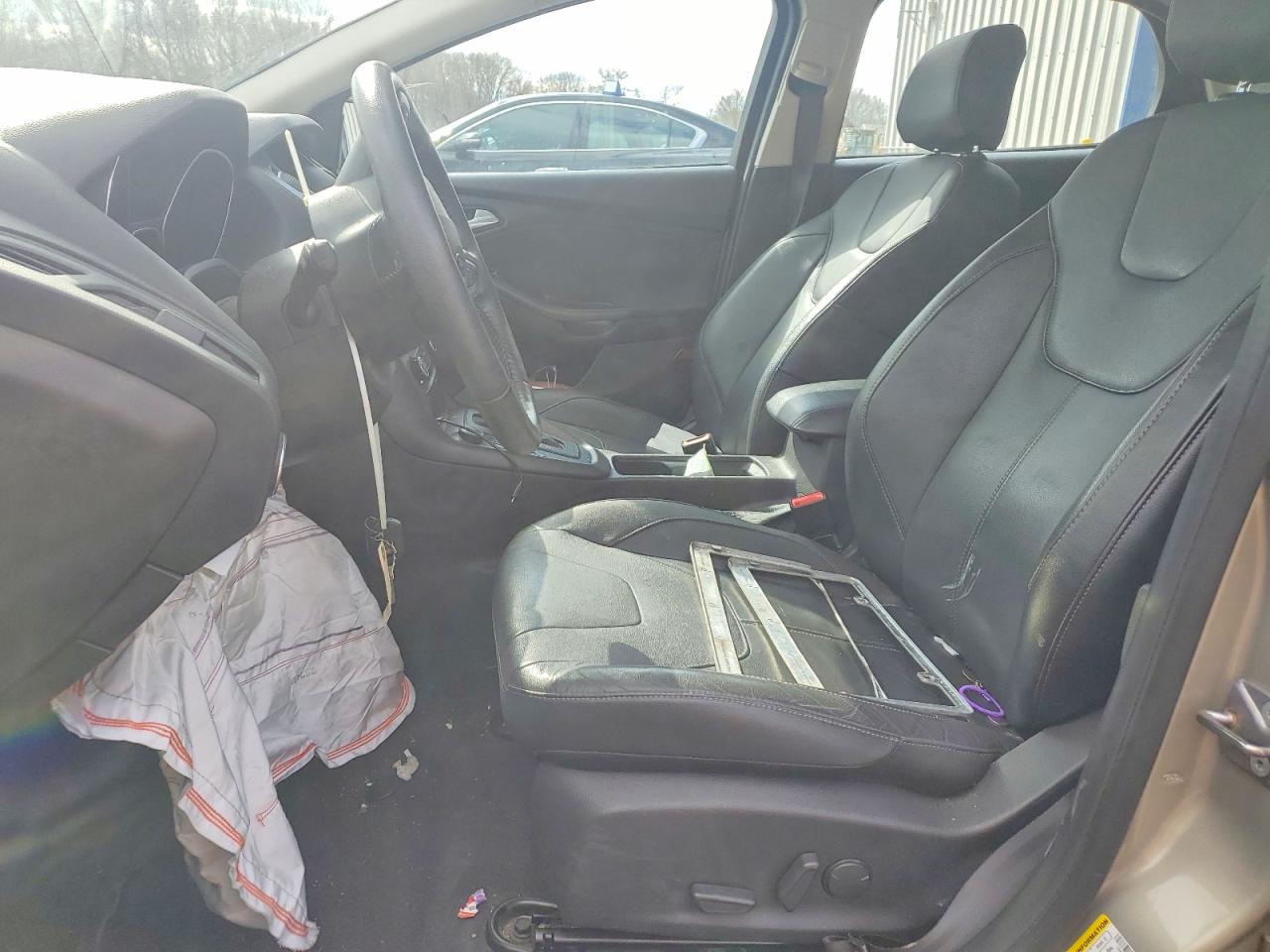 2015 FORD FOCUS SE photo 7