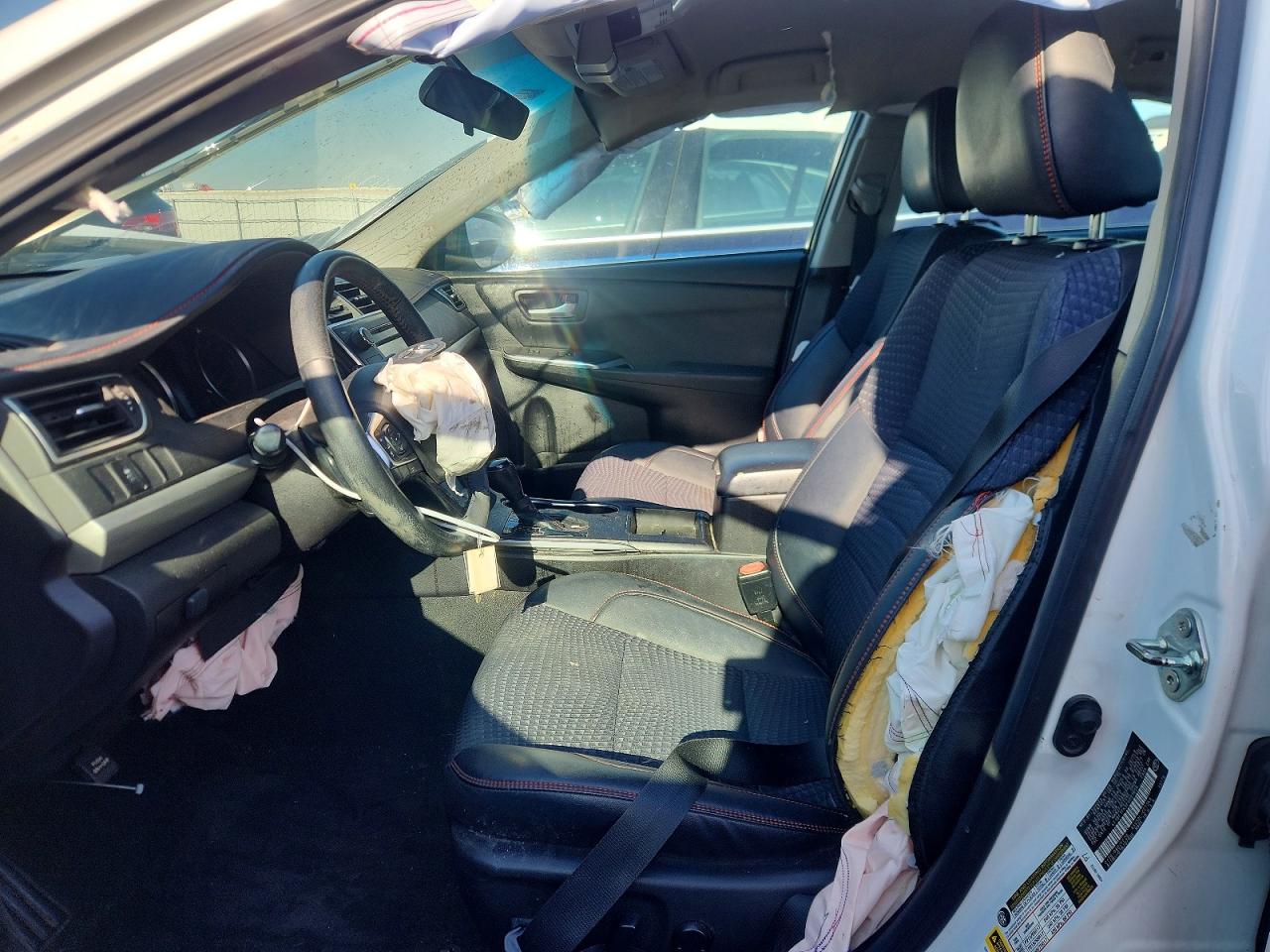 2015 TOYOTA CAMRY SE photo 7