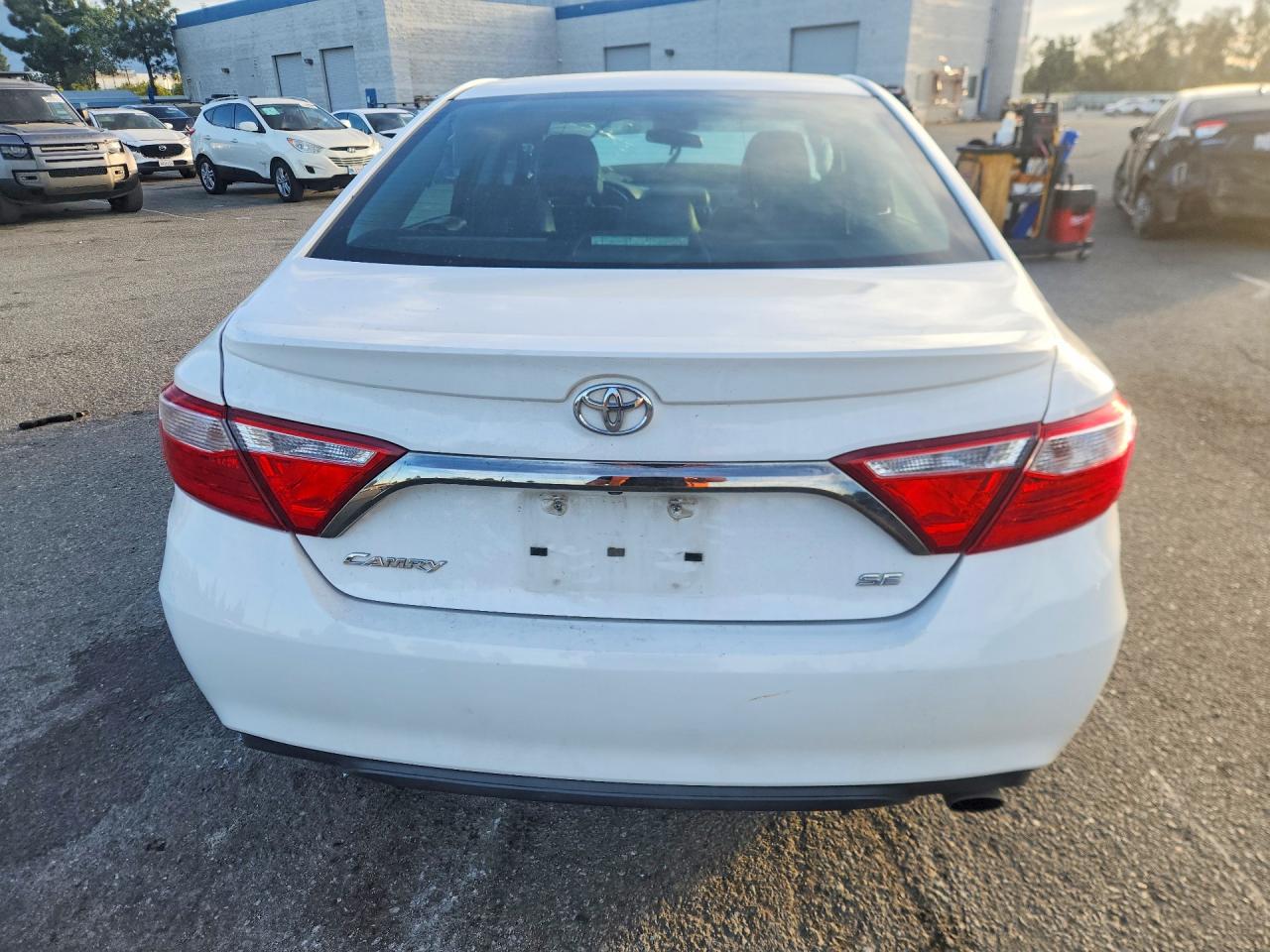 2015 TOYOTA CAMRY SE photo 6