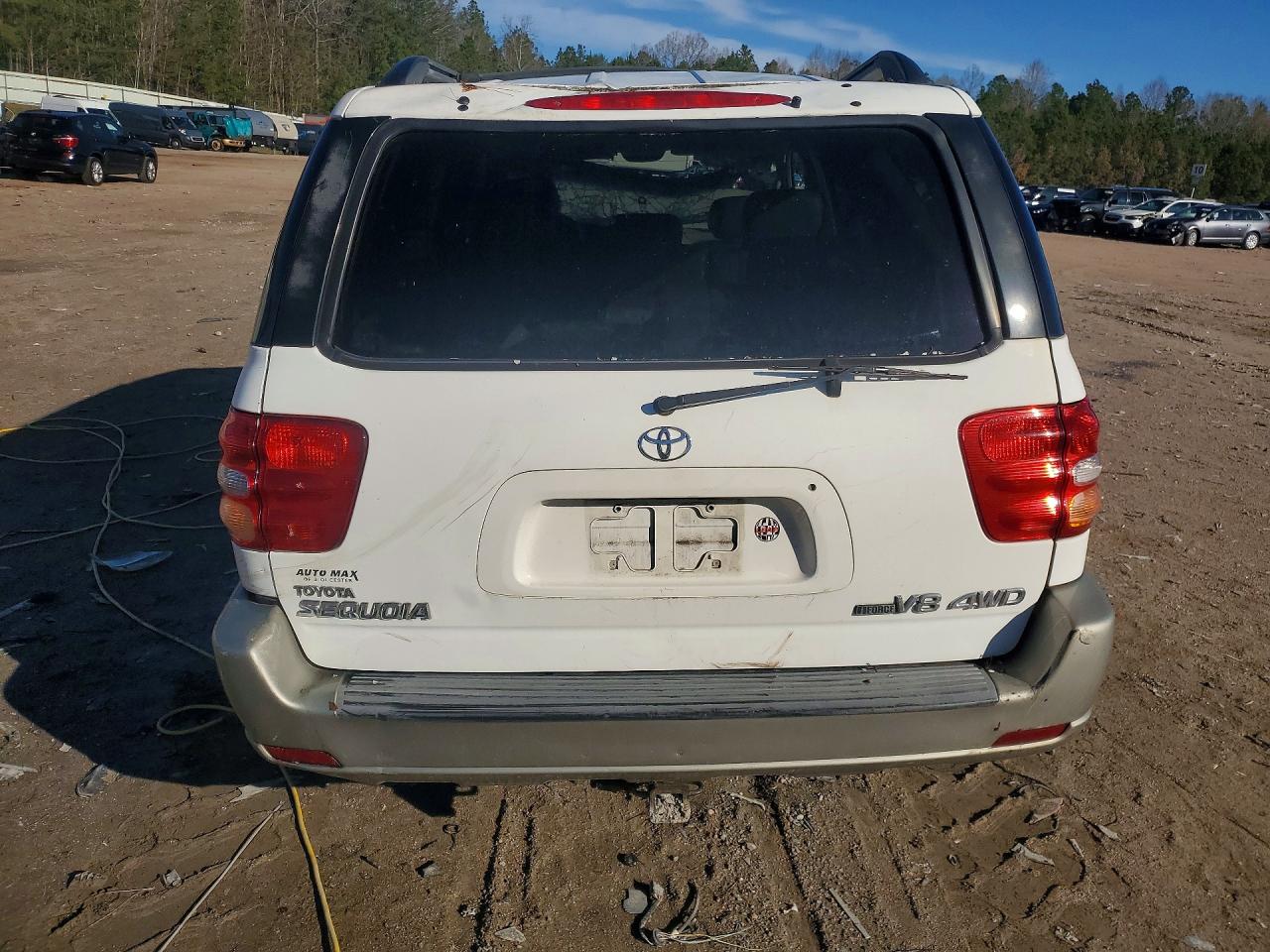 2004 TOYOTA SEQUOIA SR5 photo 11