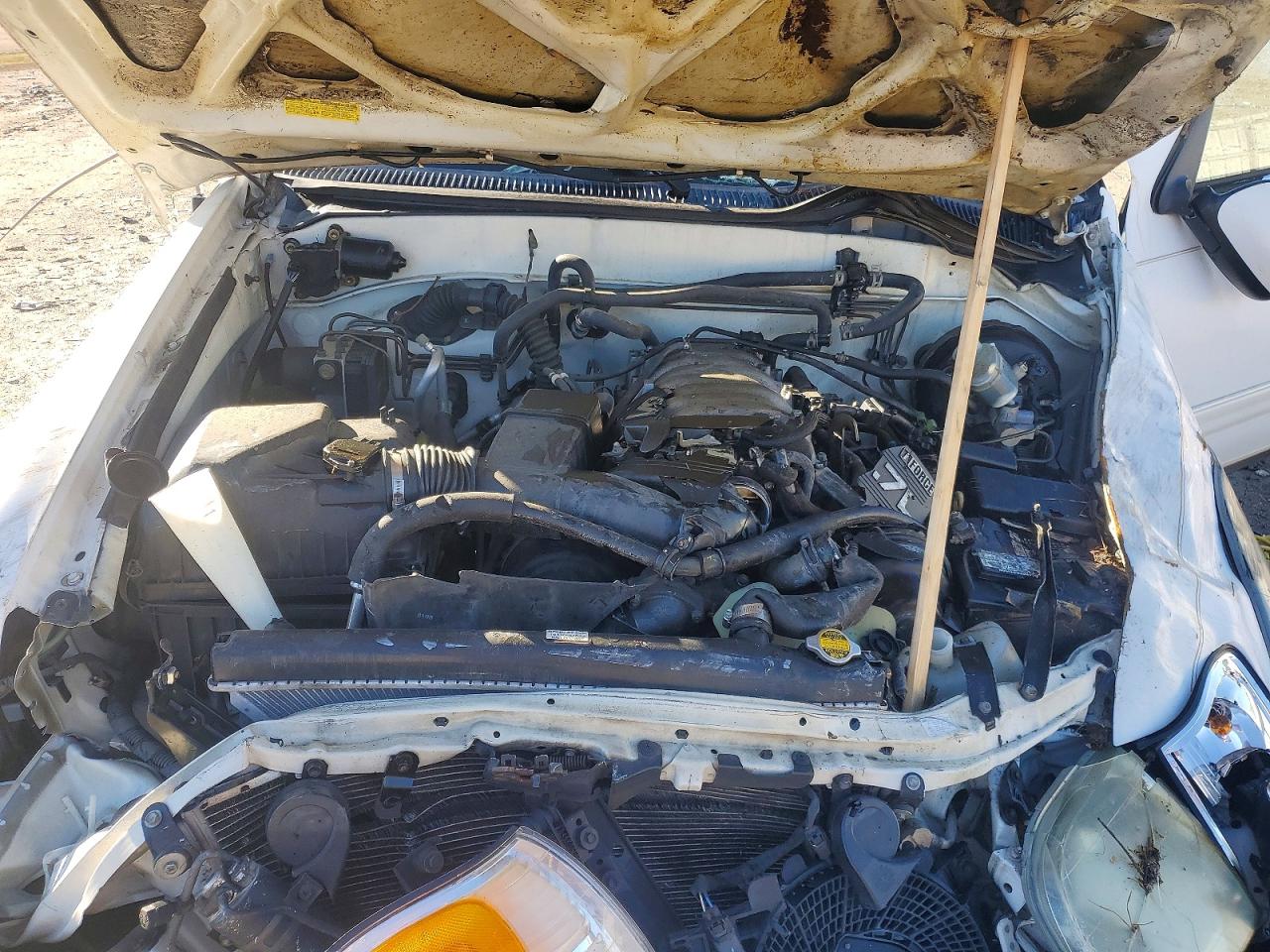 2004 TOYOTA SEQUOIA SR5 photo 23