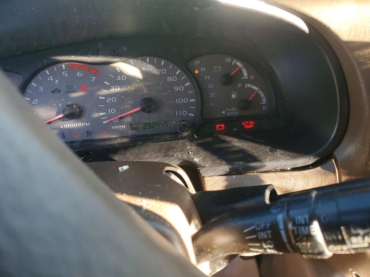 2004 TOYOTA SEQUOIA SR5 photo 17