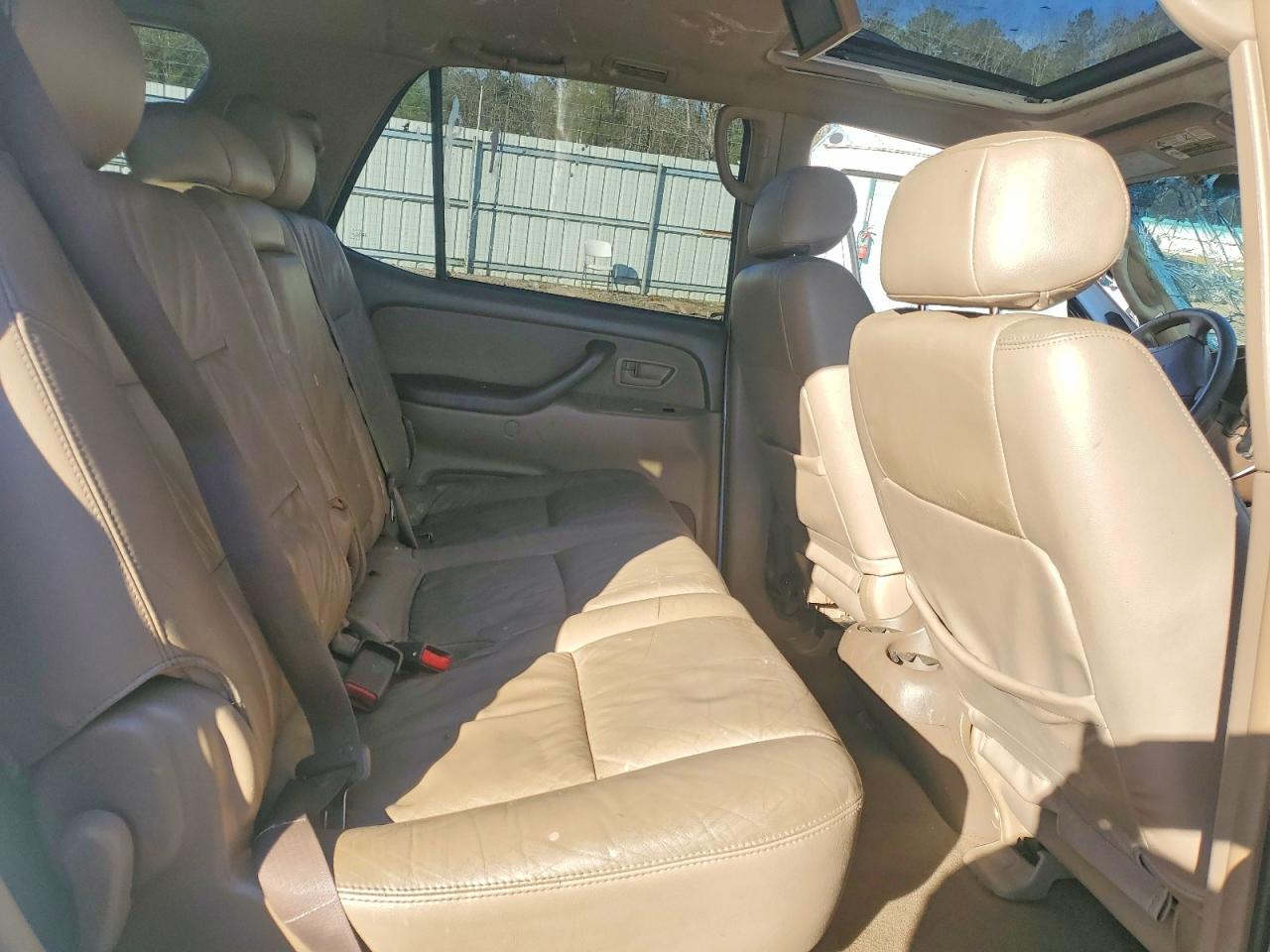 2004 TOYOTA SEQUOIA SR5 photo 21