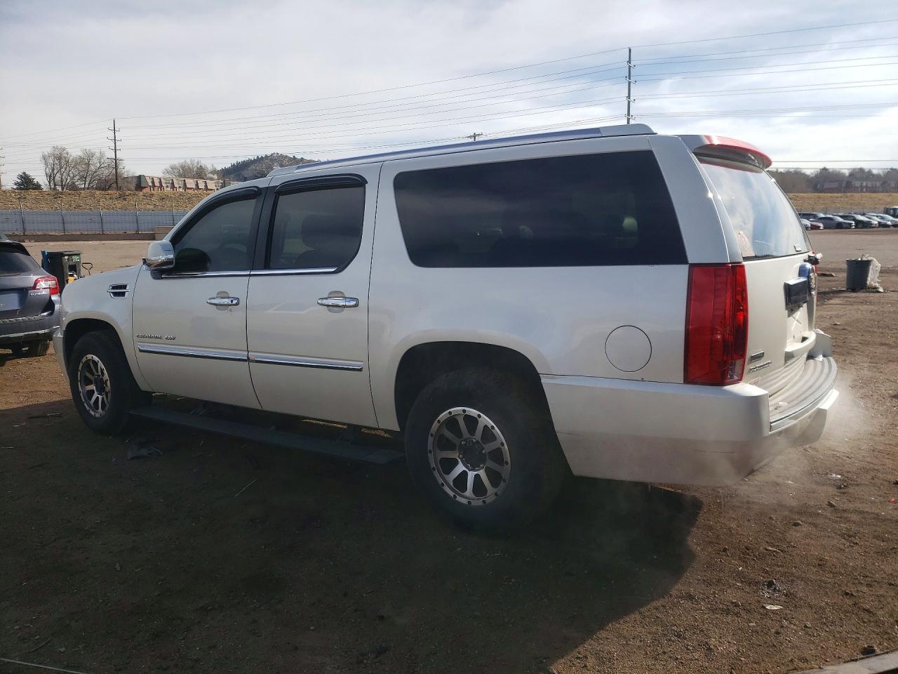 2012 CADILLAC ESCALADE ESV PLATINUM photo 2