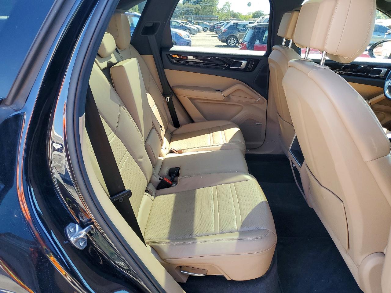 2021 PORSCHE CAYENNE photo 31