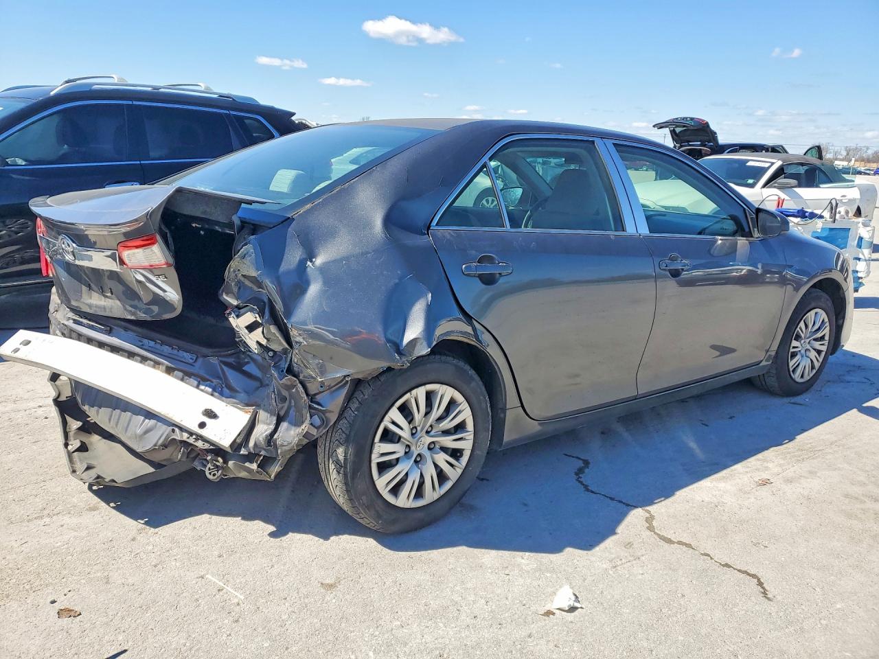 2014 TOYOTA CAMRY L photo 5