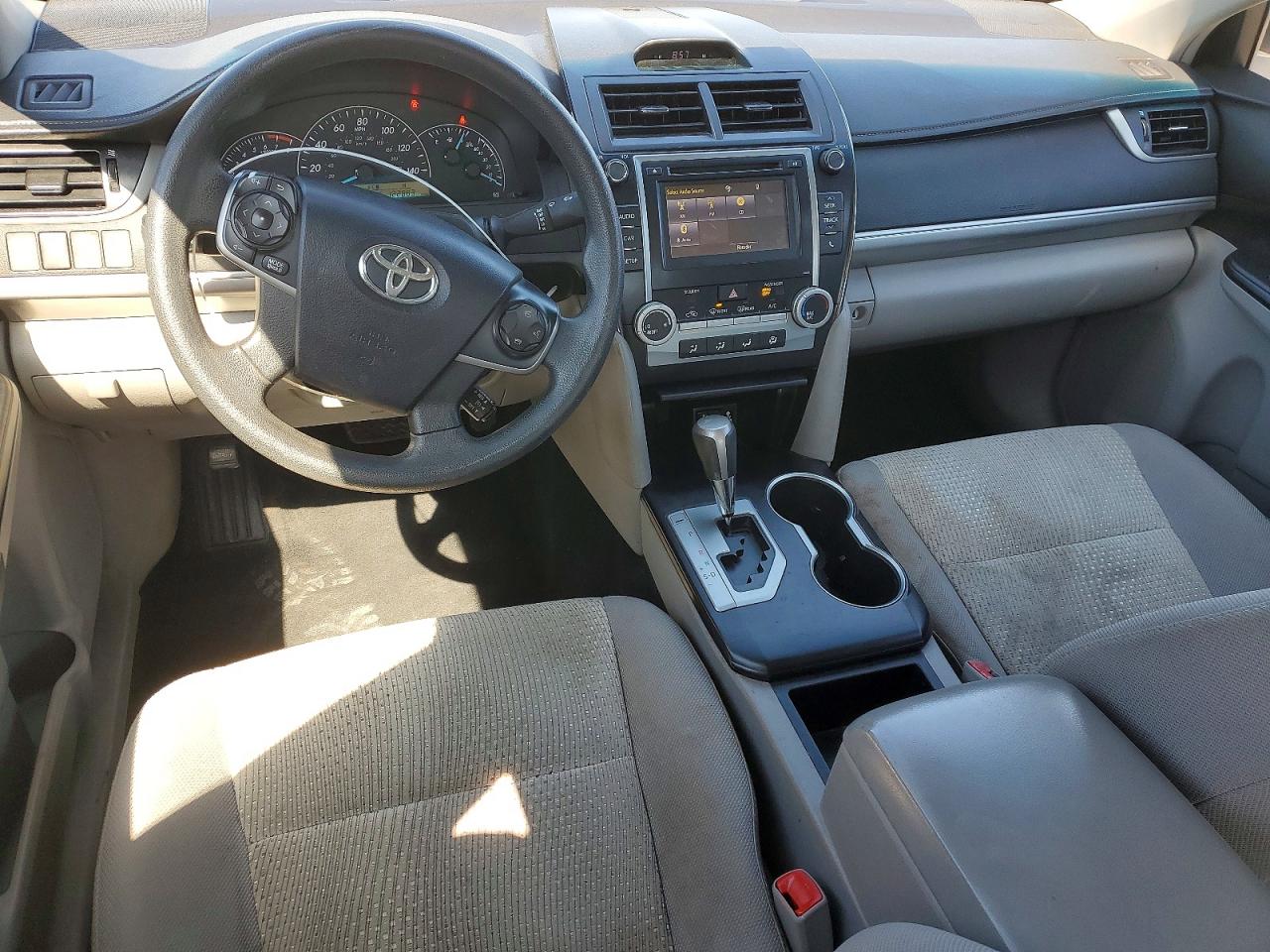2014 TOYOTA CAMRY L photo 15