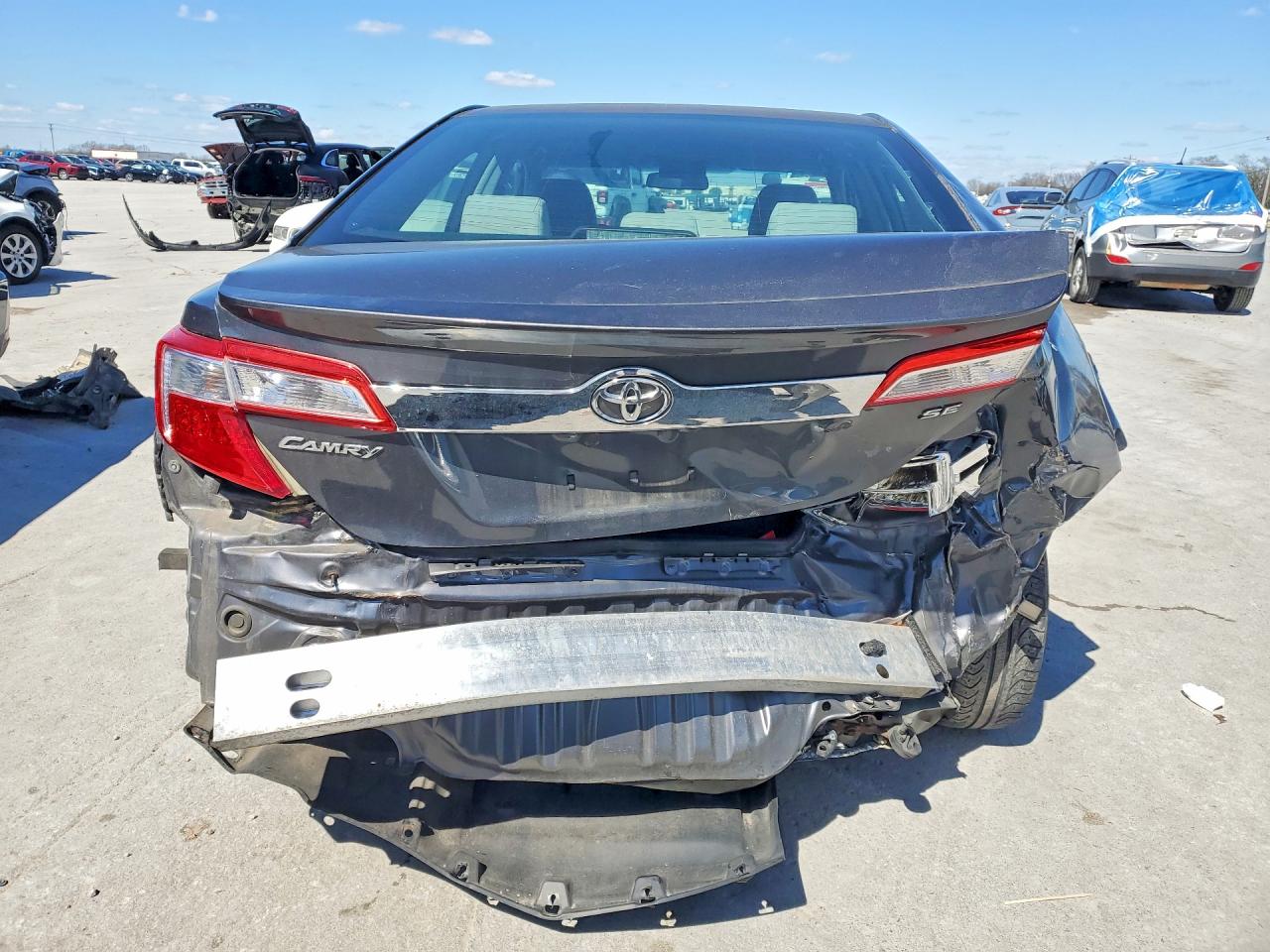 2014 TOYOTA CAMRY L photo 11