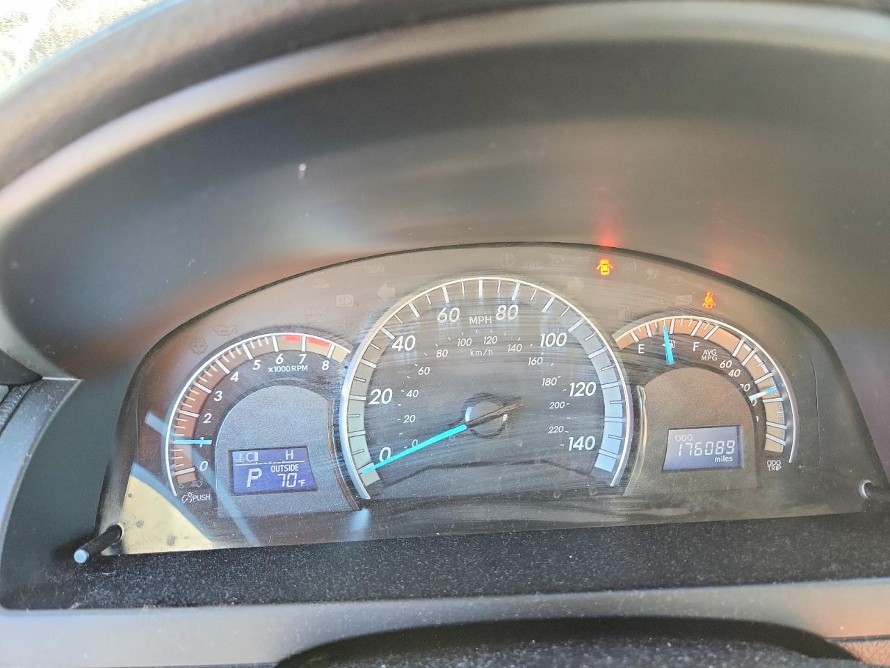 2014 TOYOTA CAMRY SE photo 9