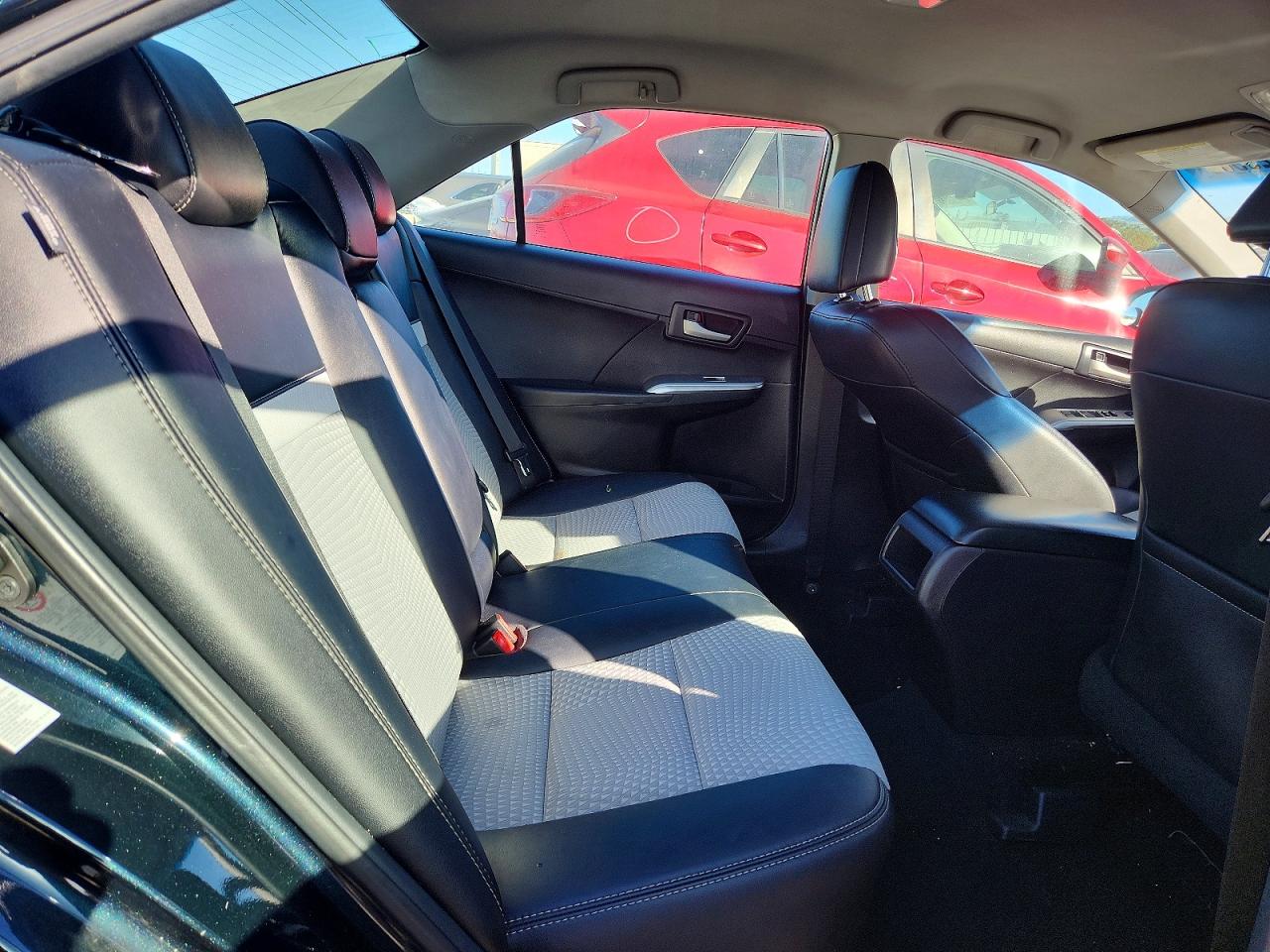 2014 TOYOTA CAMRY SE photo 10