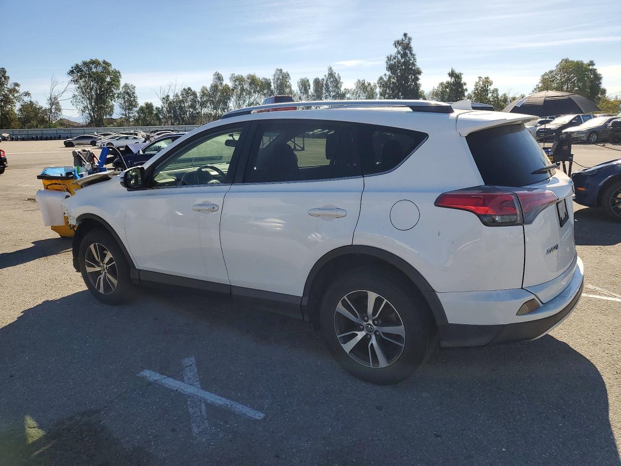 2016 TOYOTA RAV4 XLE photo 3