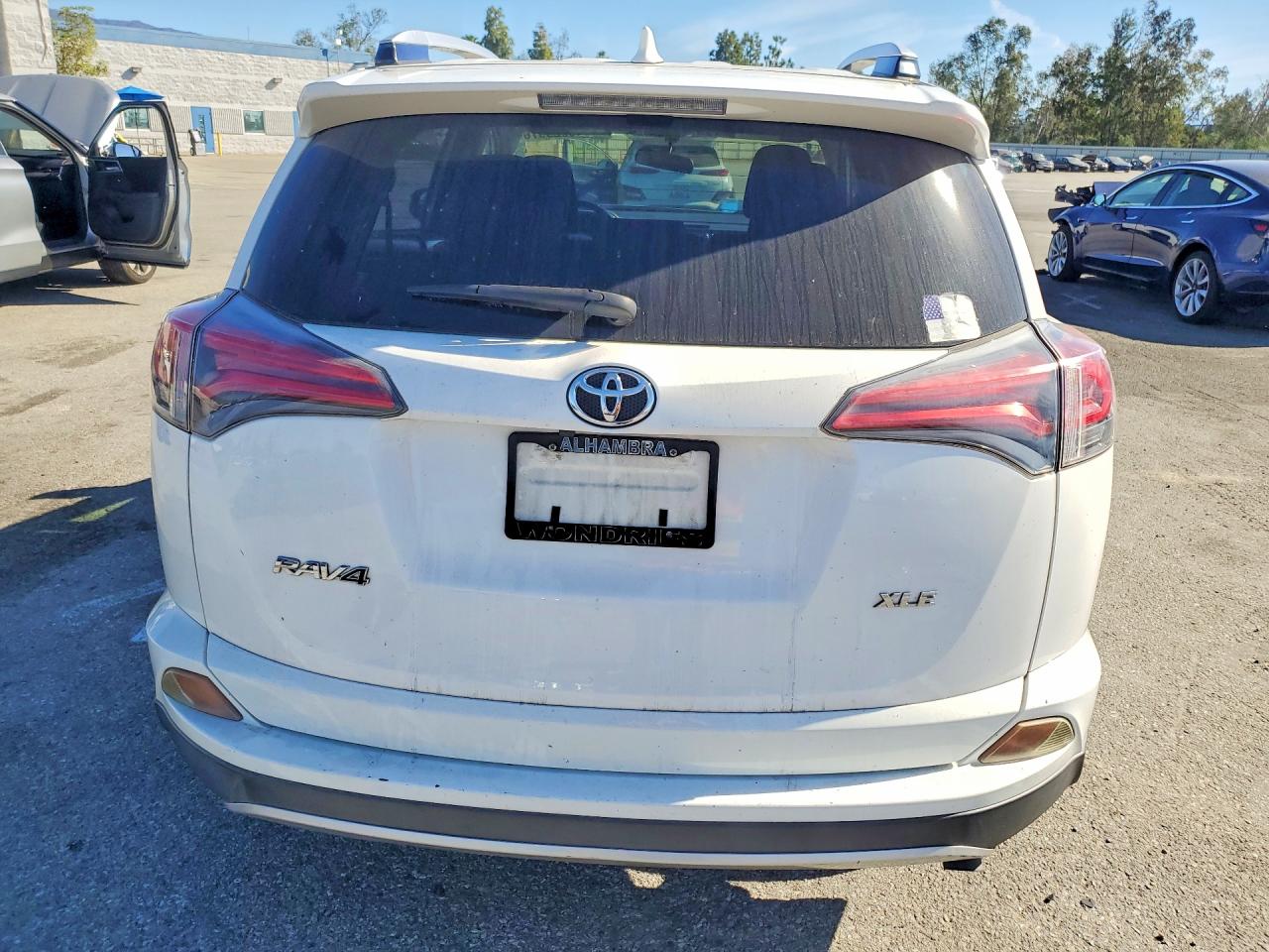 2016 TOYOTA RAV4 XLE photo 11