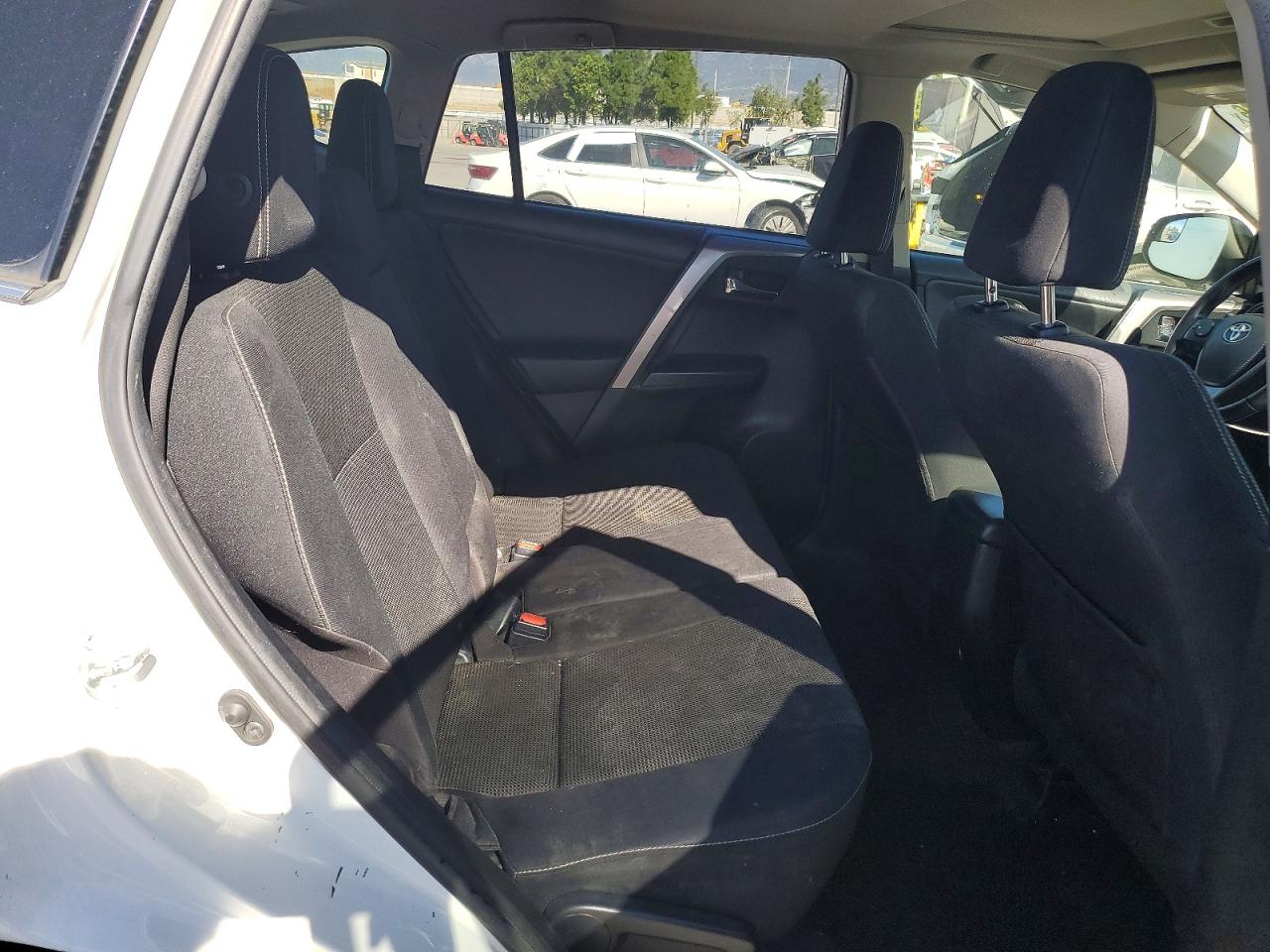 2016 TOYOTA RAV4 XLE photo 19