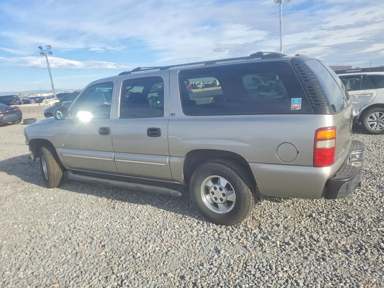 2000 CHEVROLET SUBURBAN K1500 photo 2