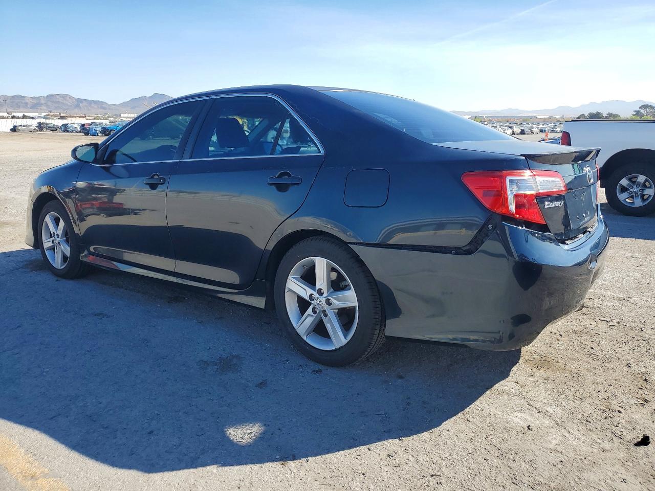 2013 TOYOTA CAMRY SE photo 3