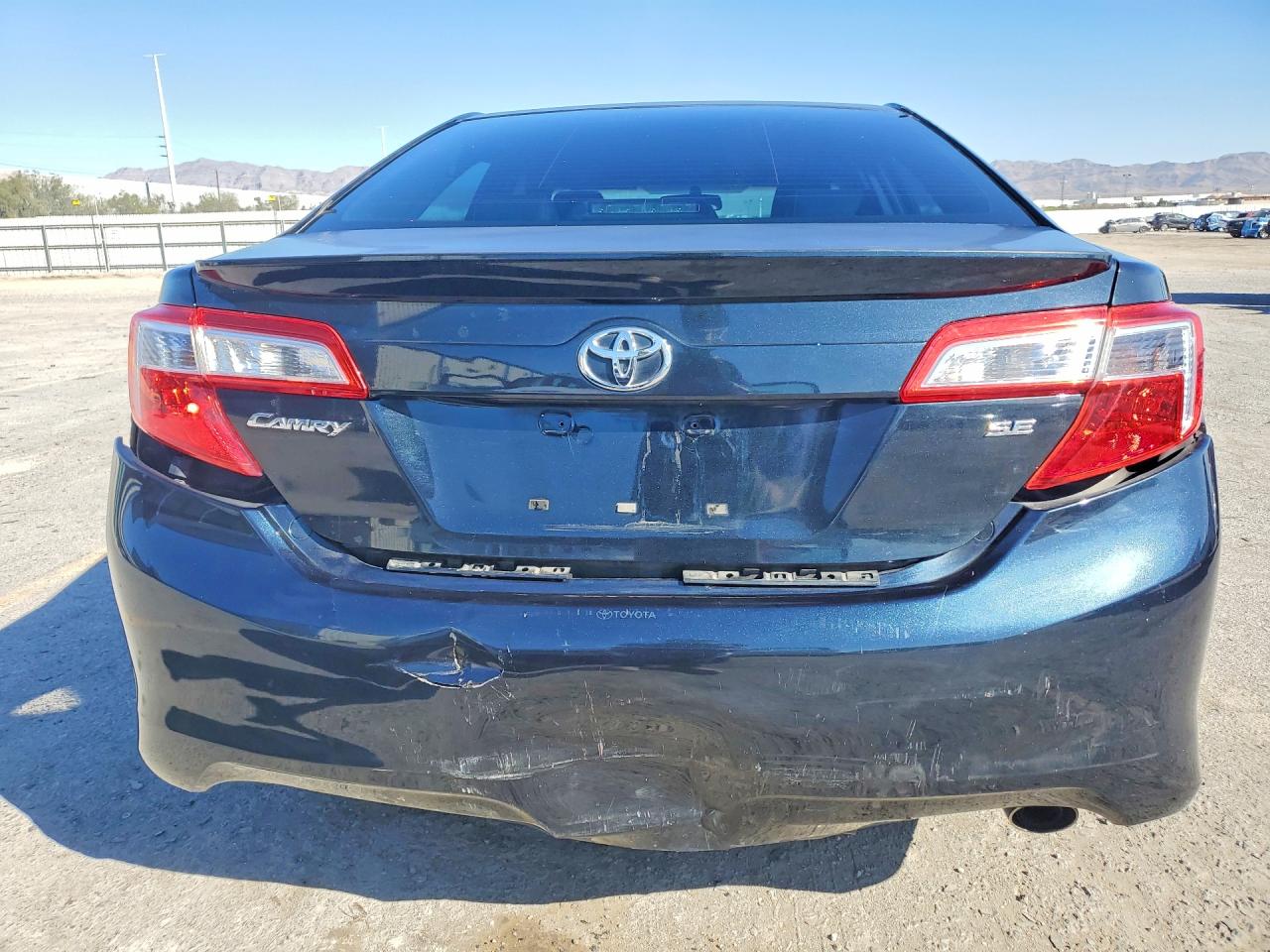 2013 TOYOTA CAMRY SE photo 11