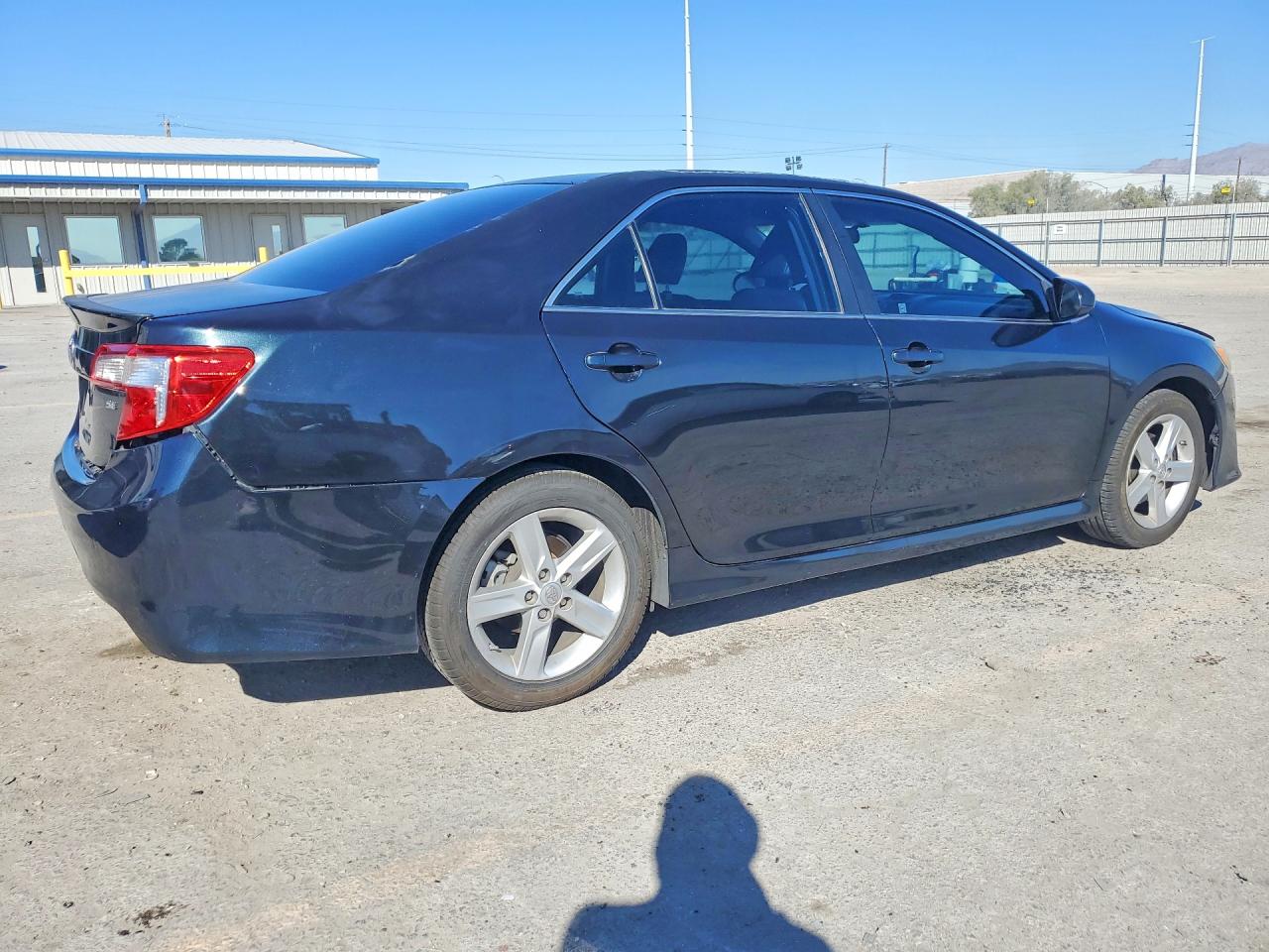 2013 TOYOTA CAMRY SE photo 5