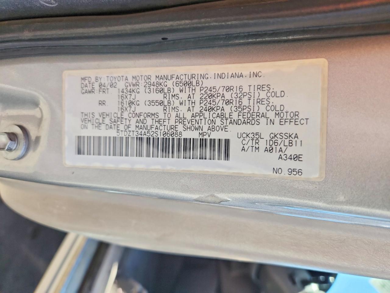 2002 TOYOTA SEQUOIA SR5 photo 23