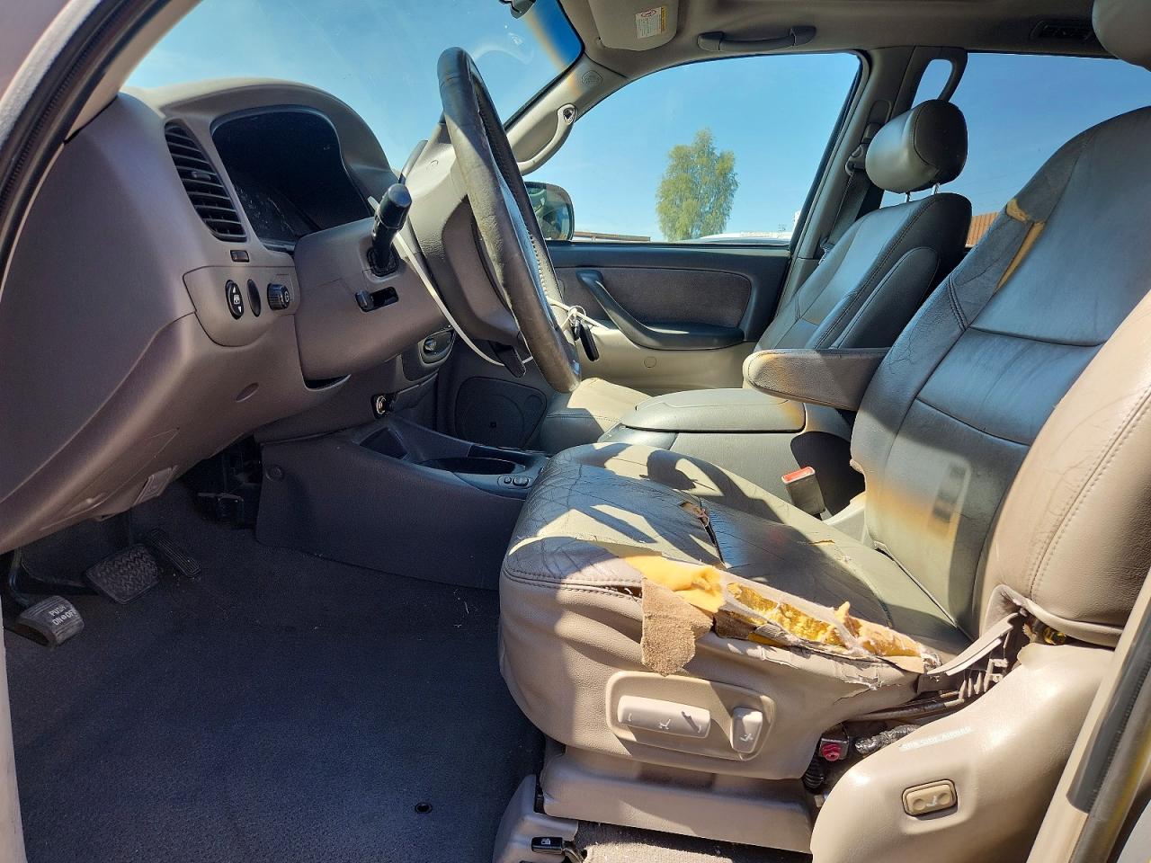 2002 TOYOTA SEQUOIA SR5 photo 13