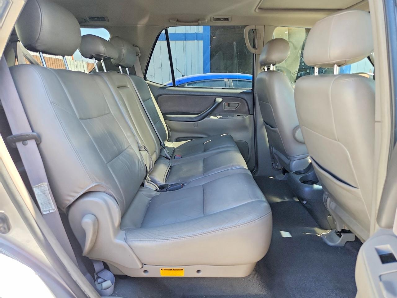 2002 TOYOTA SEQUOIA SR5 photo 19