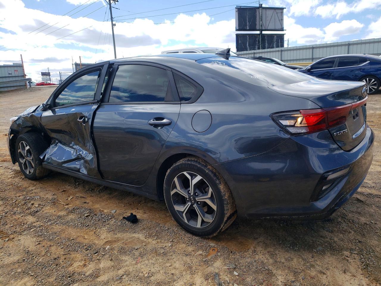 2021 KIA FORTE LXS photo 3