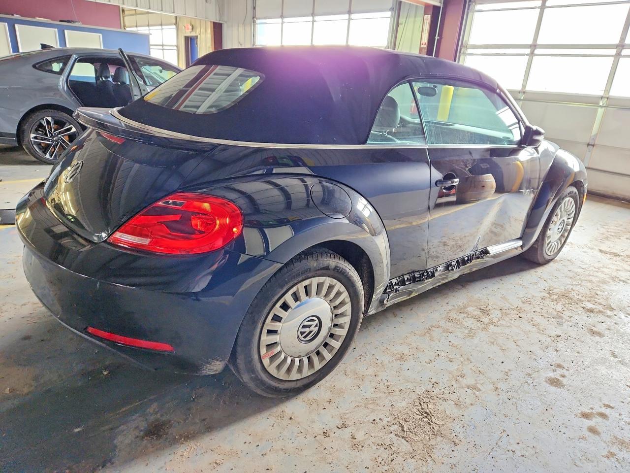 2014 VOLKSWAGEN BEETLE photo 3