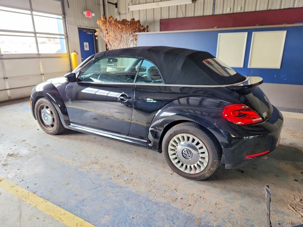 2014 VOLKSWAGEN BEETLE photo 2