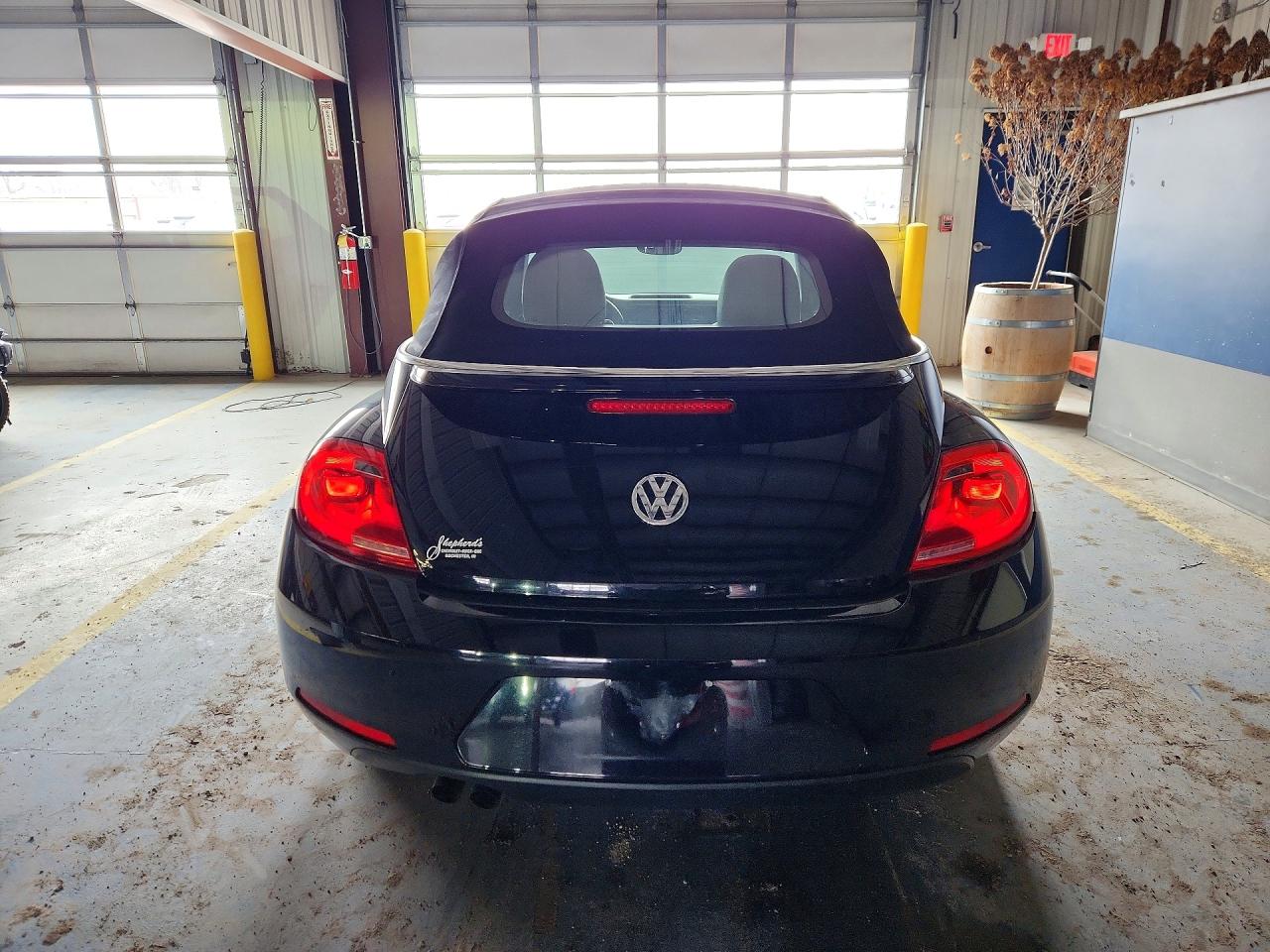 2014 VOLKSWAGEN BEETLE photo 6