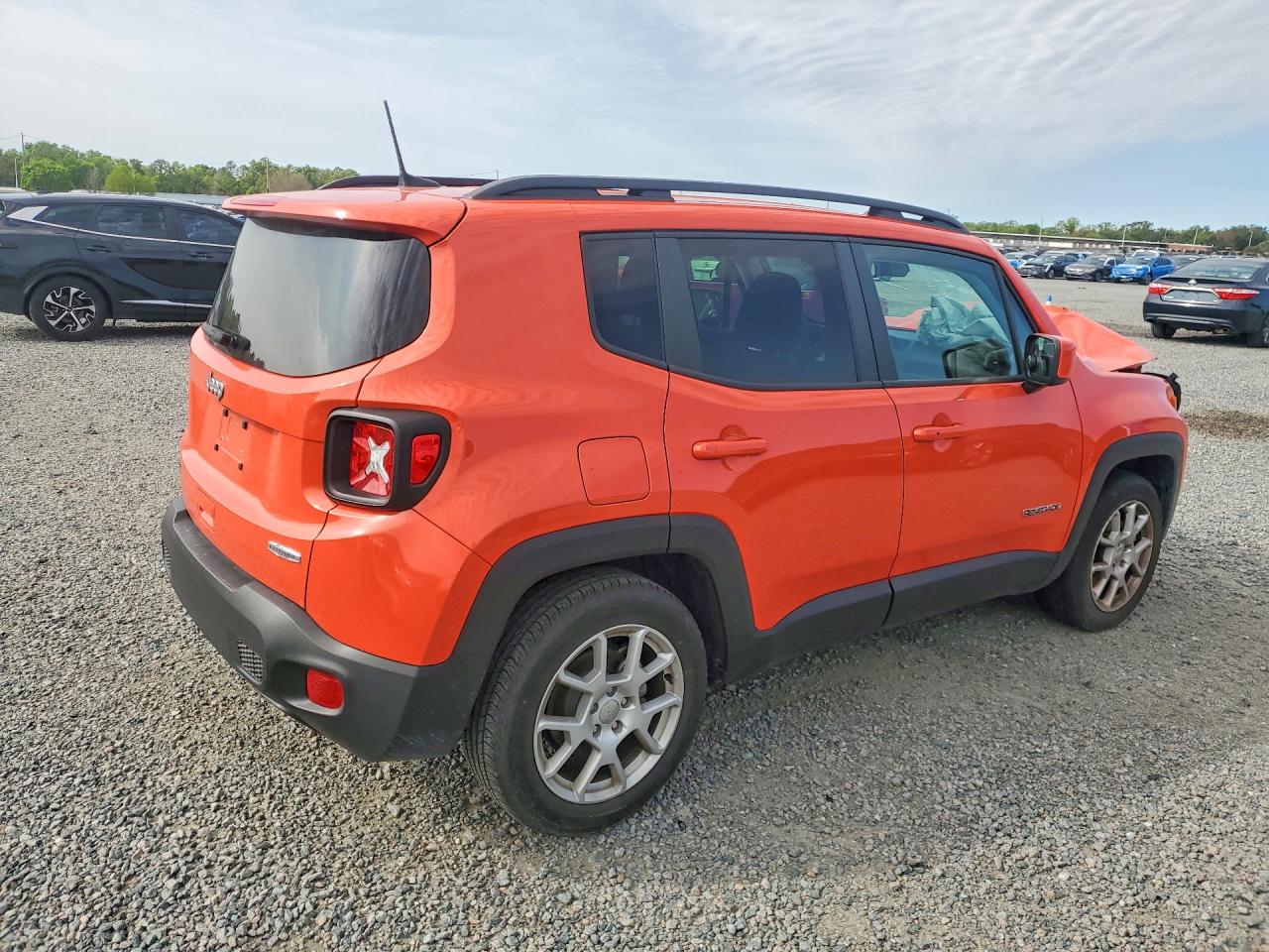 2019 JEEP RENEGADE LATITUDE photo 5