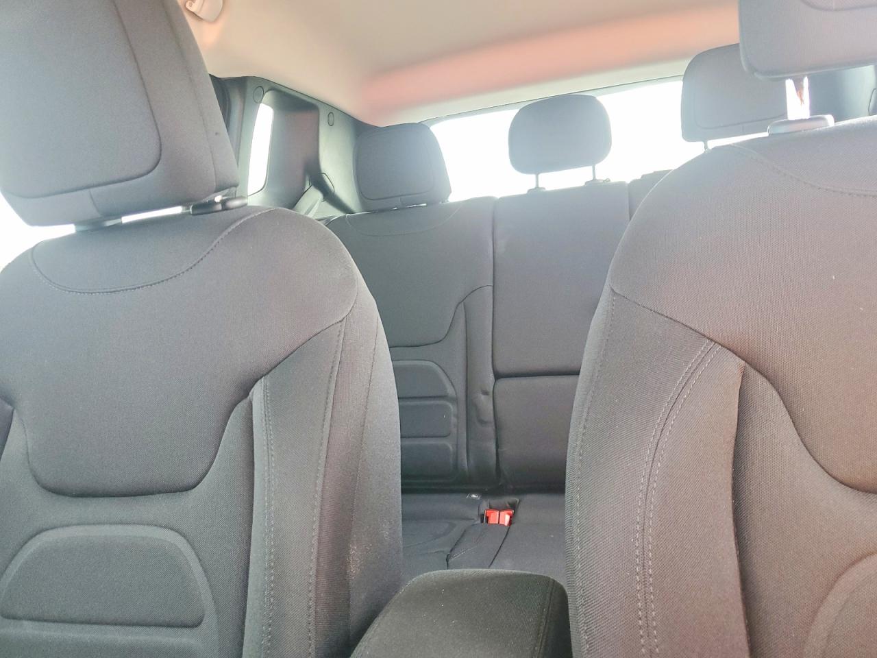 2019 JEEP RENEGADE LATITUDE photo 19