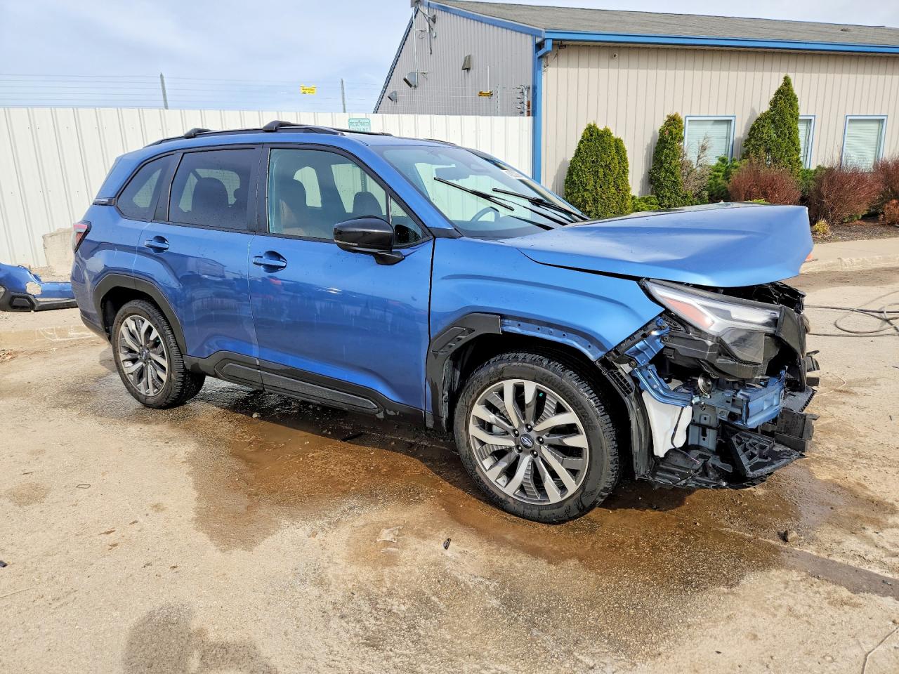 2025 SUBARU FORESTER TOURING photo 4