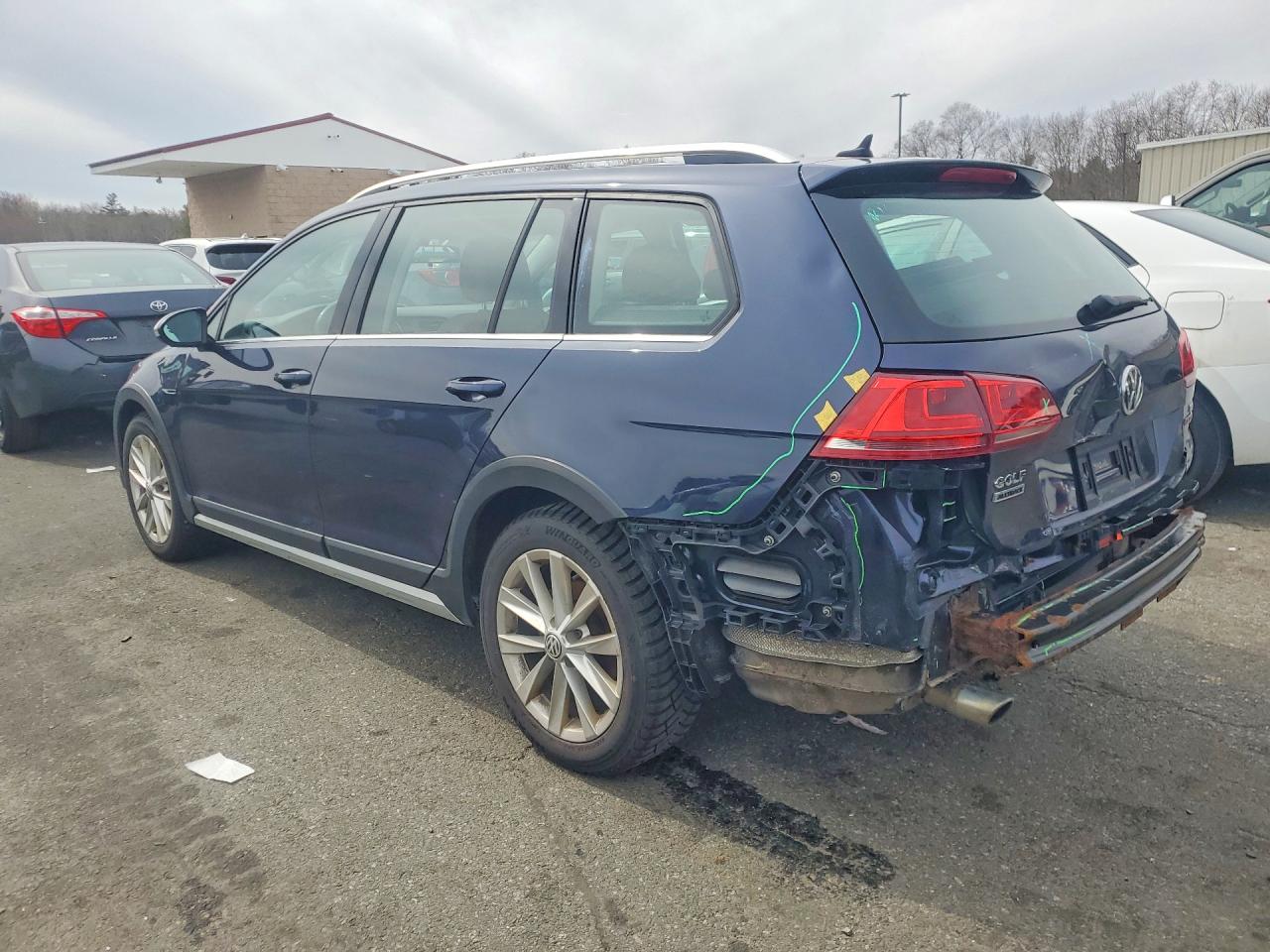 2017 VOLKSWAGEN GOLF ALLTRACK S photo 2