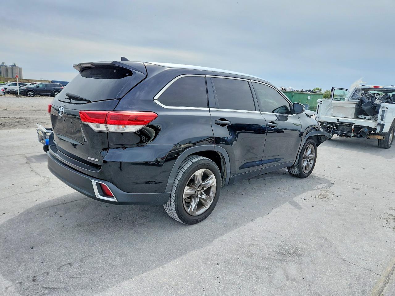 2018 TOYOTA HIGHLANDER LIMITED PLATINUM photo 5