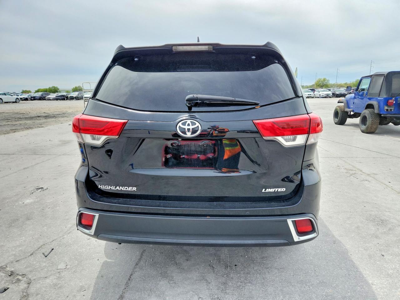 2018 TOYOTA HIGHLANDER LIMITED PLATINUM photo 11
