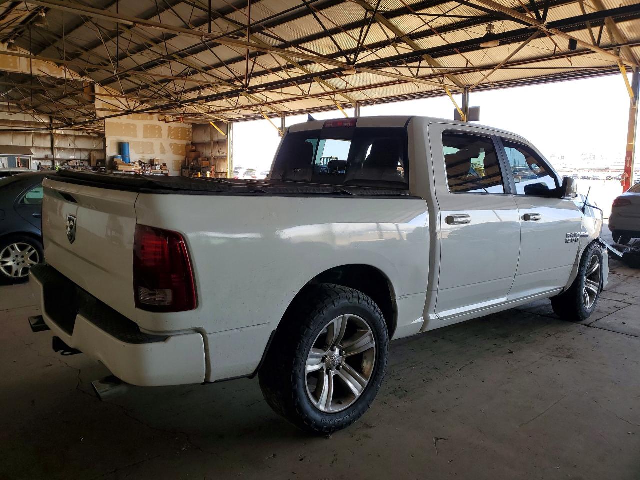 2015 RAM 1500 SPORT photo 3