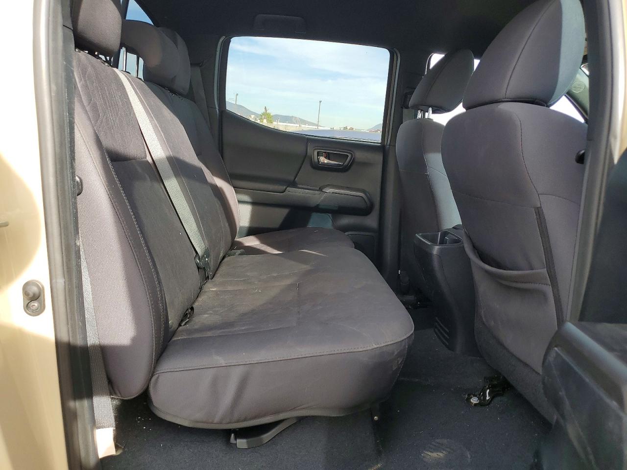 2017 TOYOTA TACOMA TRD SPORT photo 19