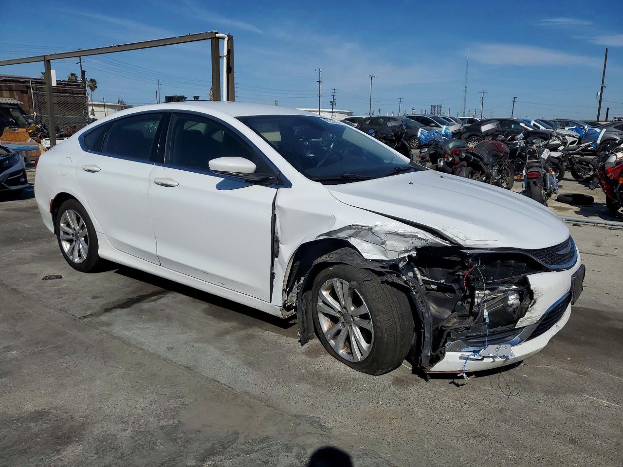 2016 CHRYSLER 200 LIMITED photo 4