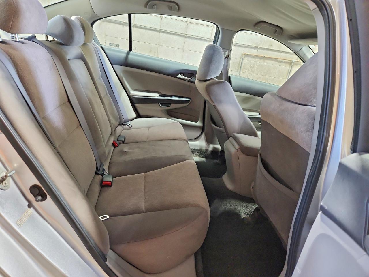 2010 HONDA ACCORD LXP photo 19