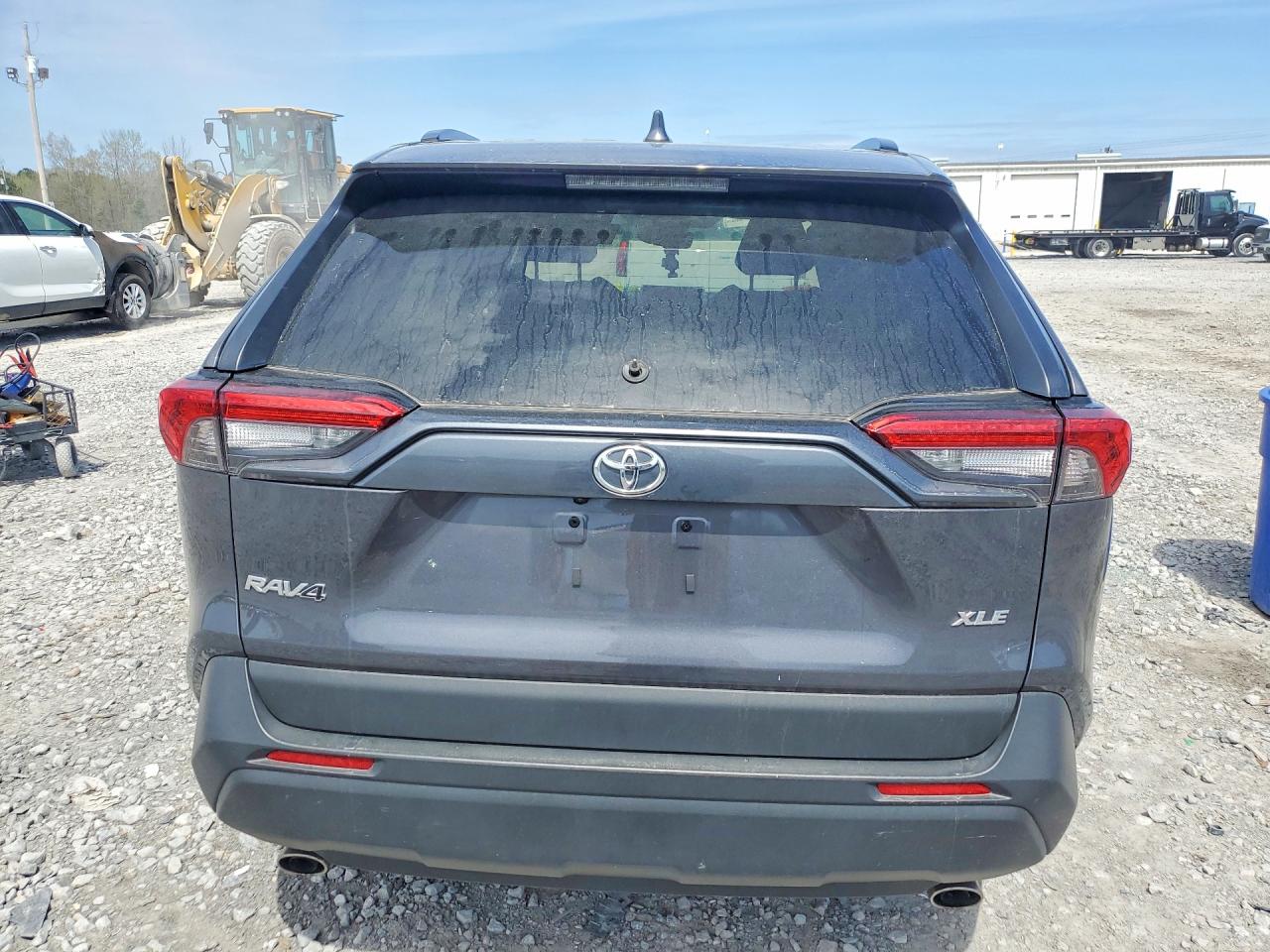 2025 TOYOTA RAV4 XLE photo 11