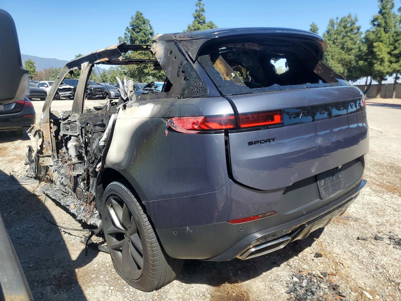 2024 LAND ROVER RANGE ROVER SPORT SE photo 3