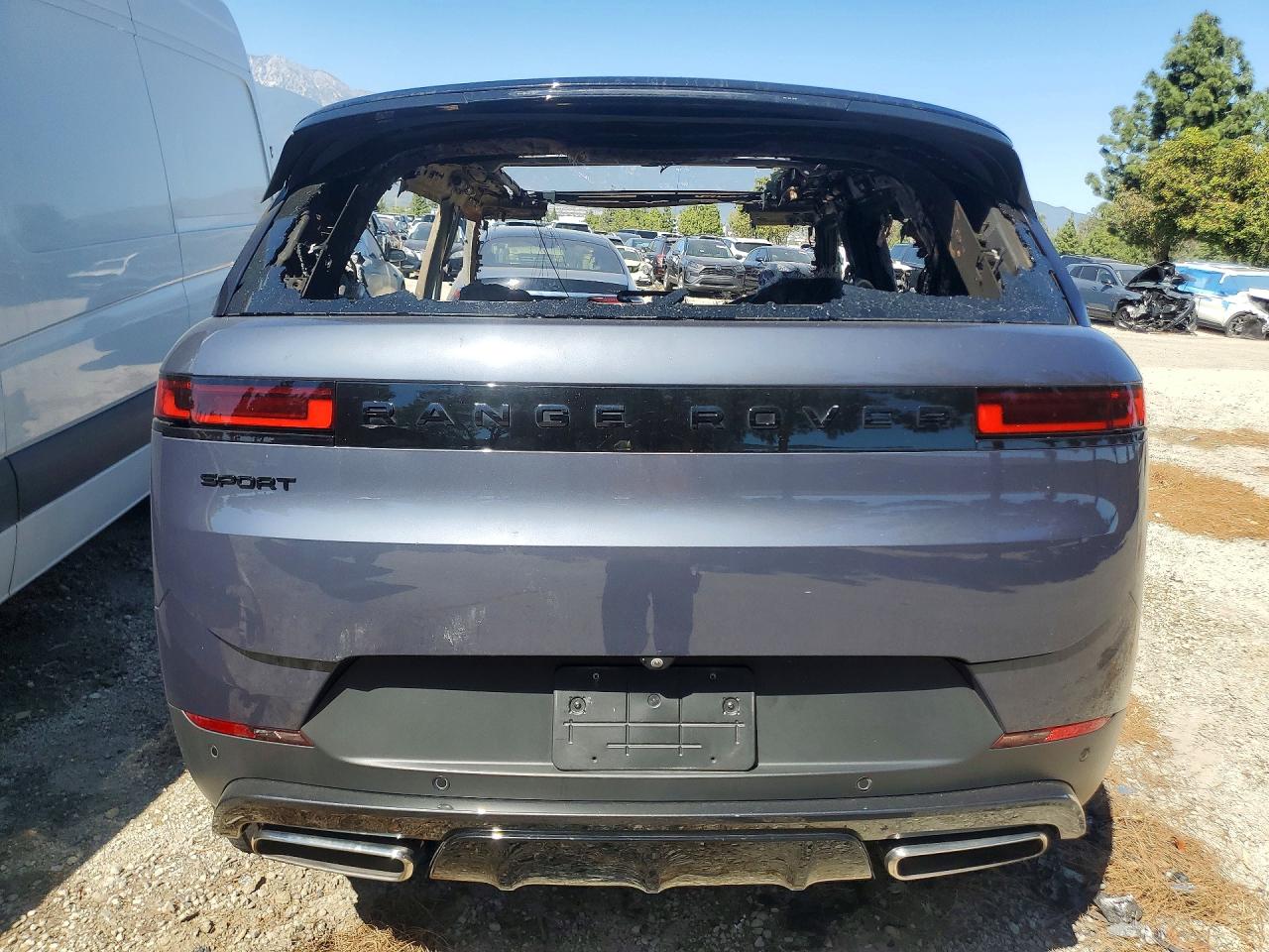 2024 LAND ROVER RANGE ROVER SPORT SE photo 11