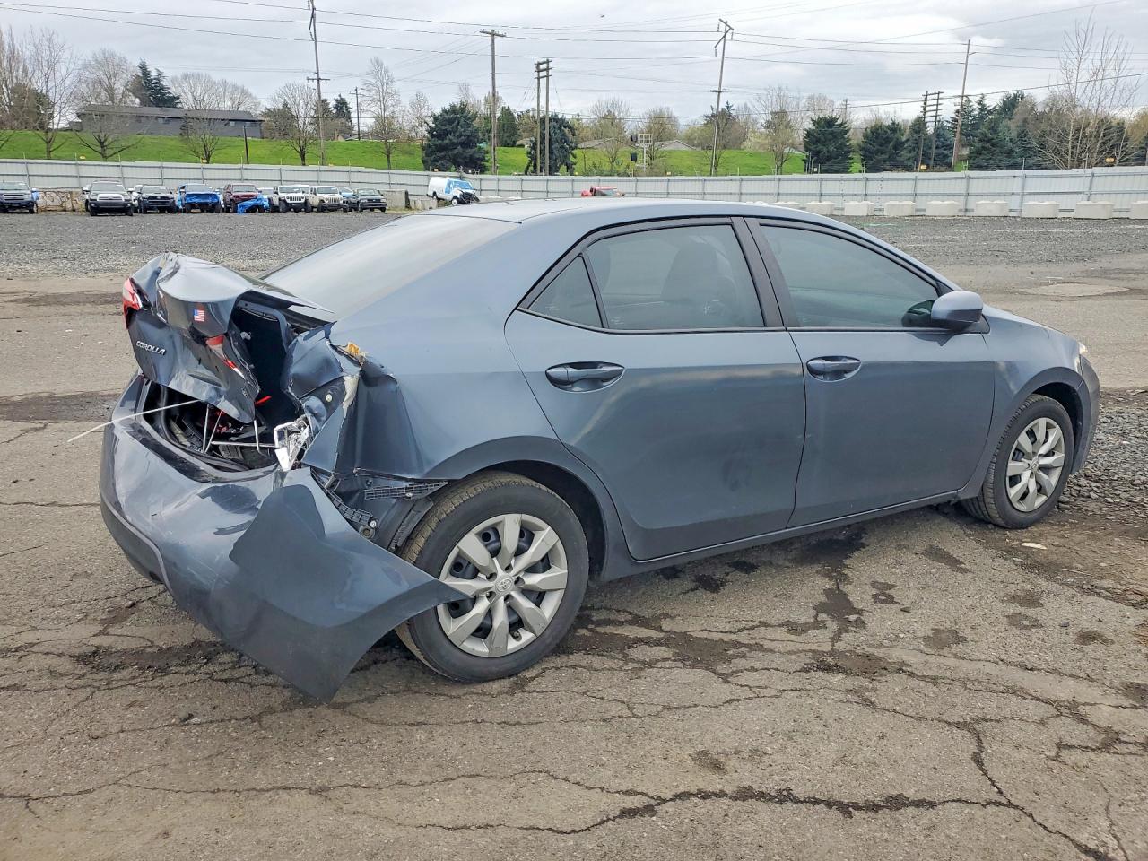 2015 TOYOTA COROLLA LE photo 3