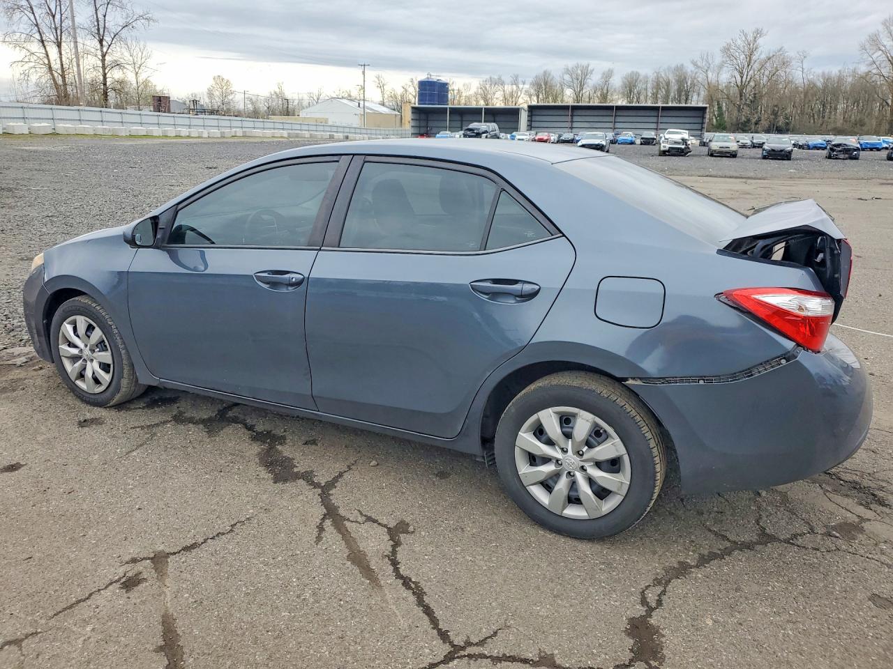 2015 TOYOTA COROLLA LE photo 2