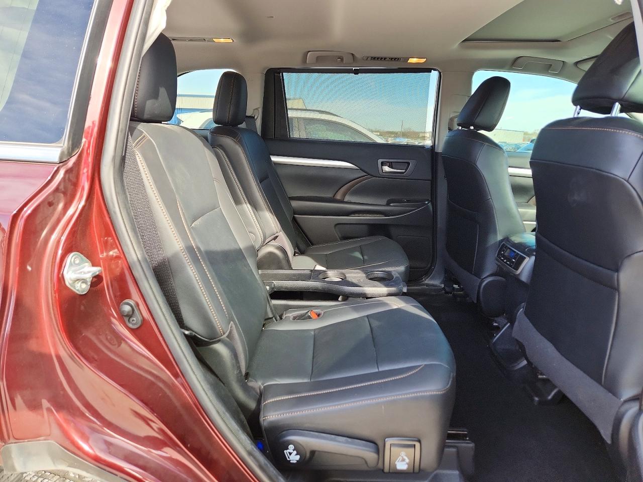 2019 TOYOTA HIGHLANDER XLE photo 11