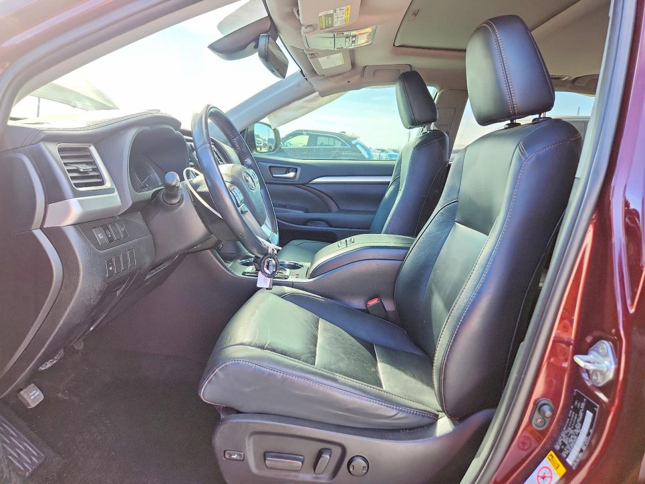 2019 TOYOTA HIGHLANDER XLE photo 7